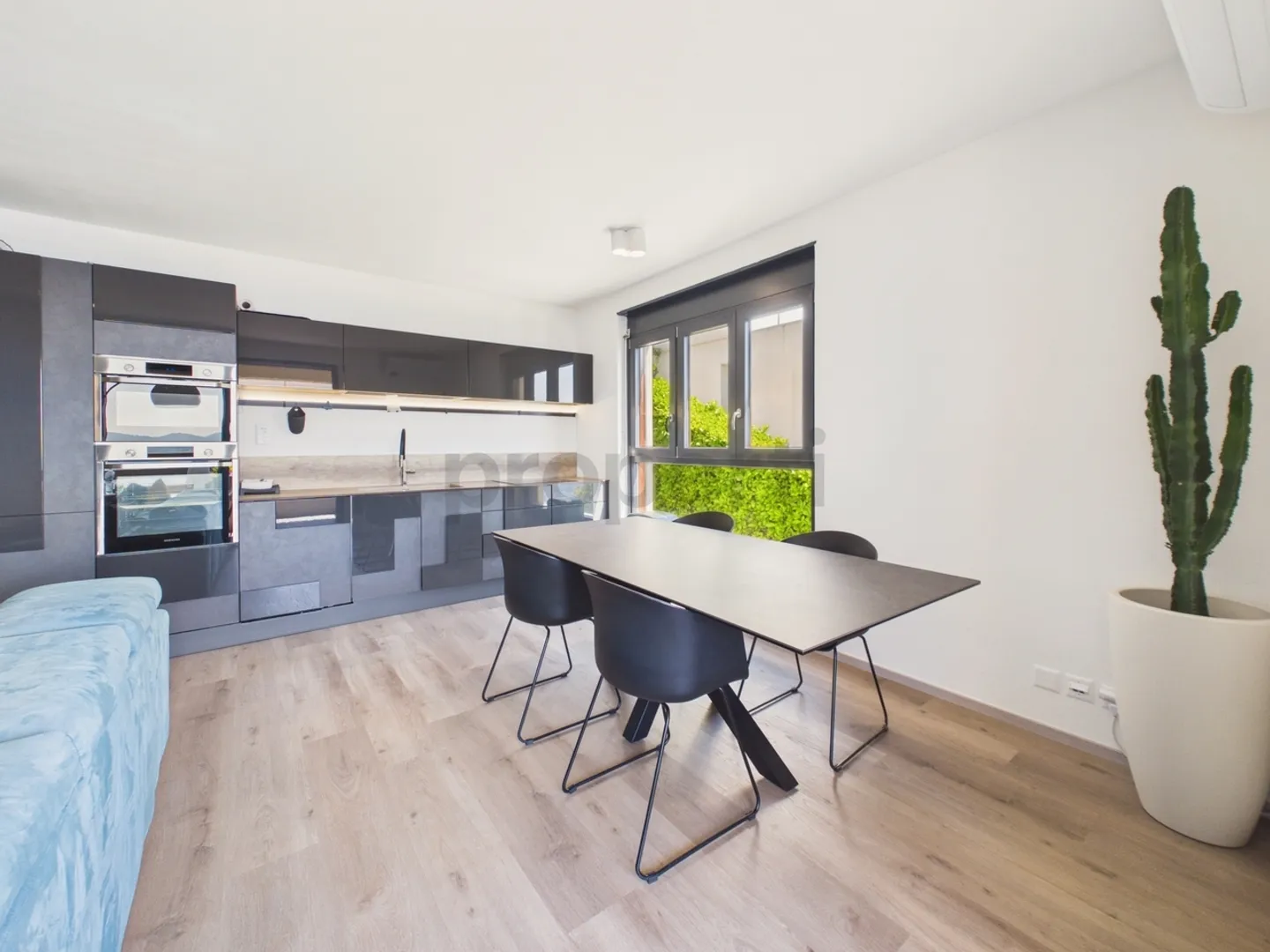 Charming Apartment with Lake View - Photo 4 of 13