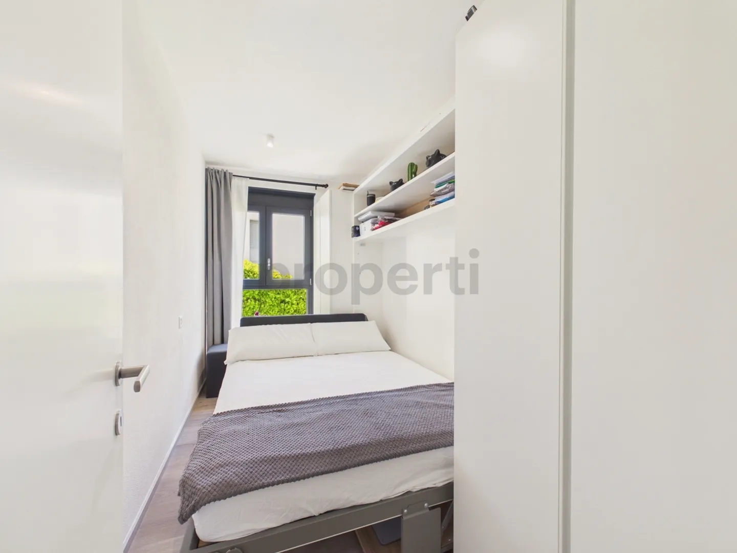 Charming Apartment with Lake View - Photo 10 of 13