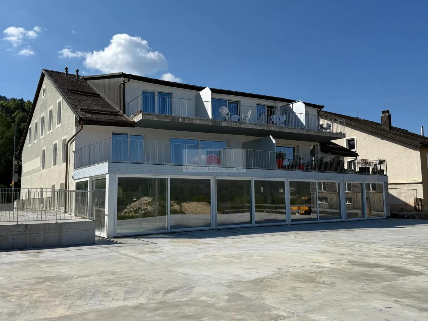 Espace commercial au bord du lac - Photo 1 sur 3