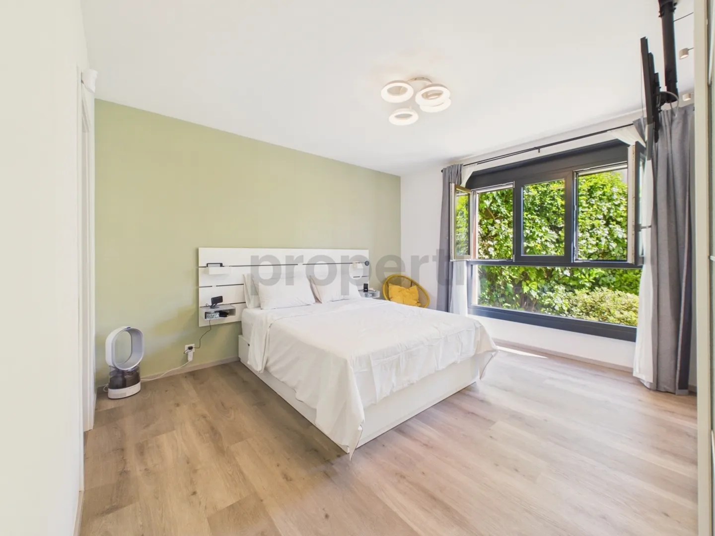 Charming Apartment with Lake View - Photo 9 of 13