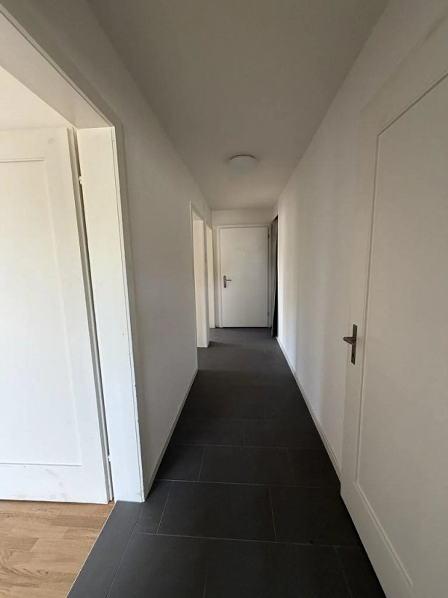 Posizione centrale con torre di lavaggio privata e balcone - Foto 9 di 10