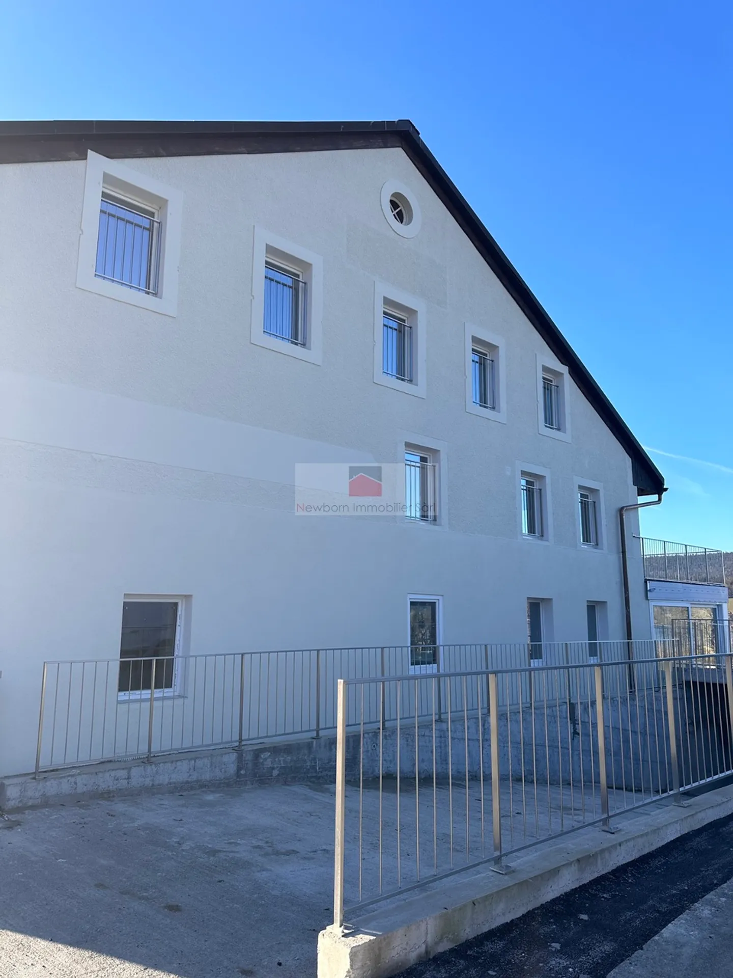 Espace commercial au bord du lac - Photo 3 sur 3