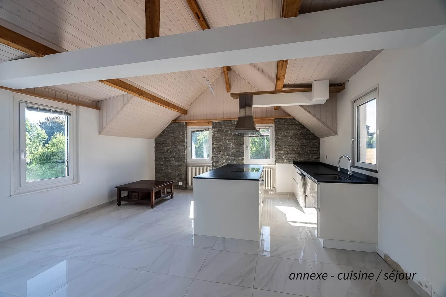 Property with over 13,000 m² with outbuilding and swimming pool - Photo 22 of 25