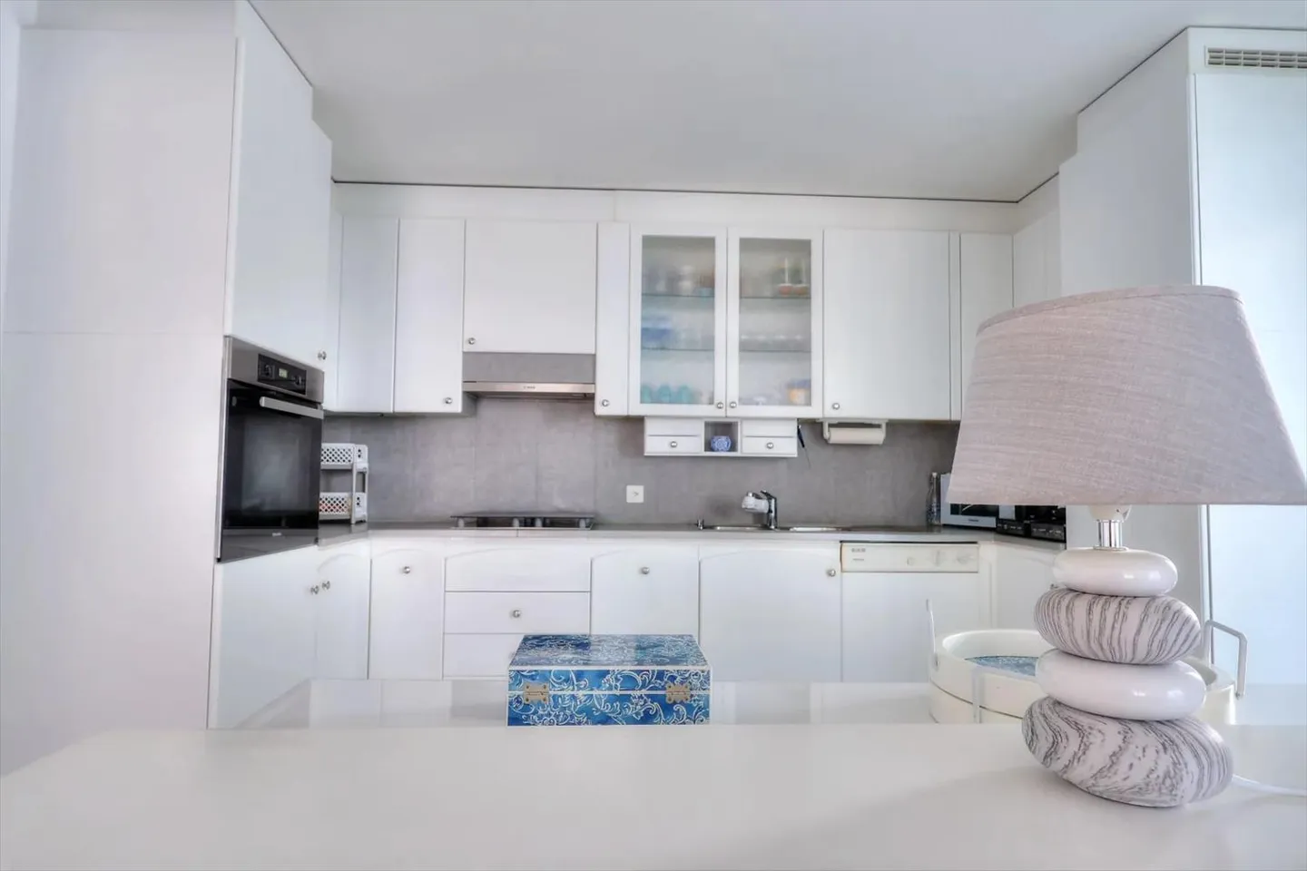 Monthey | Comfortable 4.5 Room Apartment with Spacious Outdoor Areas - Photo 3 of 10
