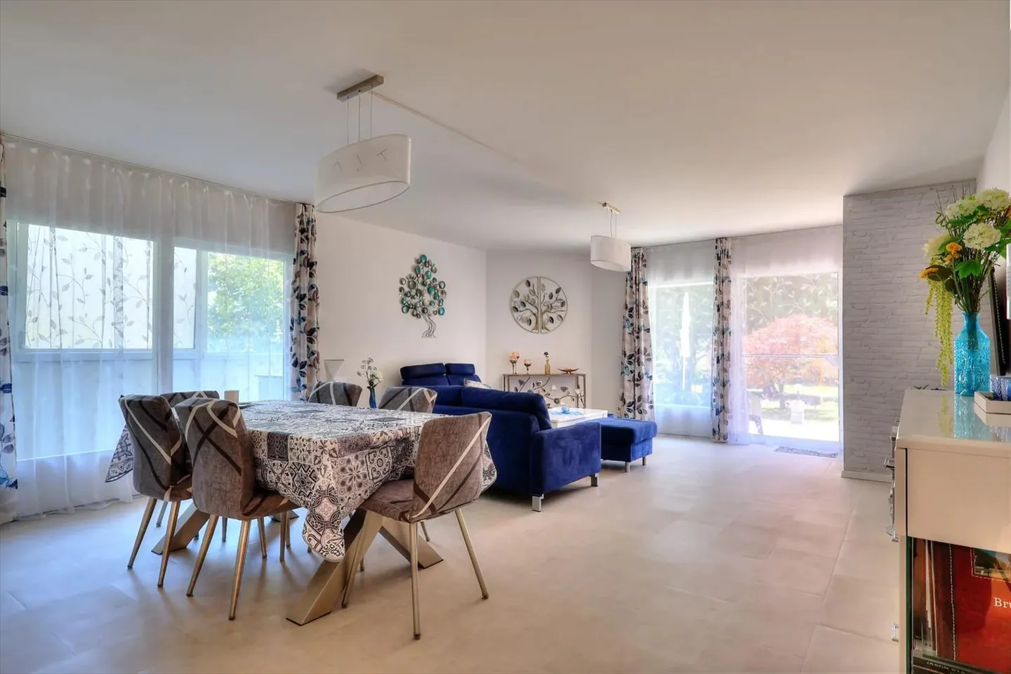 Monthey | Comfortable 4.5 Room Apartment with Spacious Outdoor Areas - Photo 4 of 10