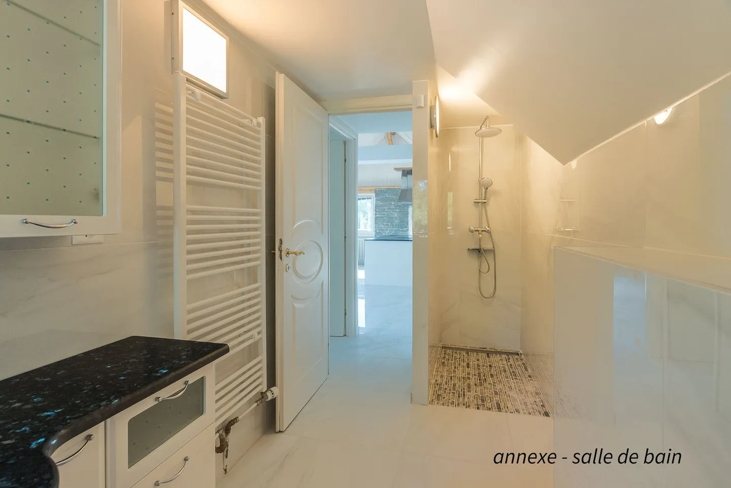 Property with over 13,000 m² with outbuilding and swimming pool - Photo 24 of 25