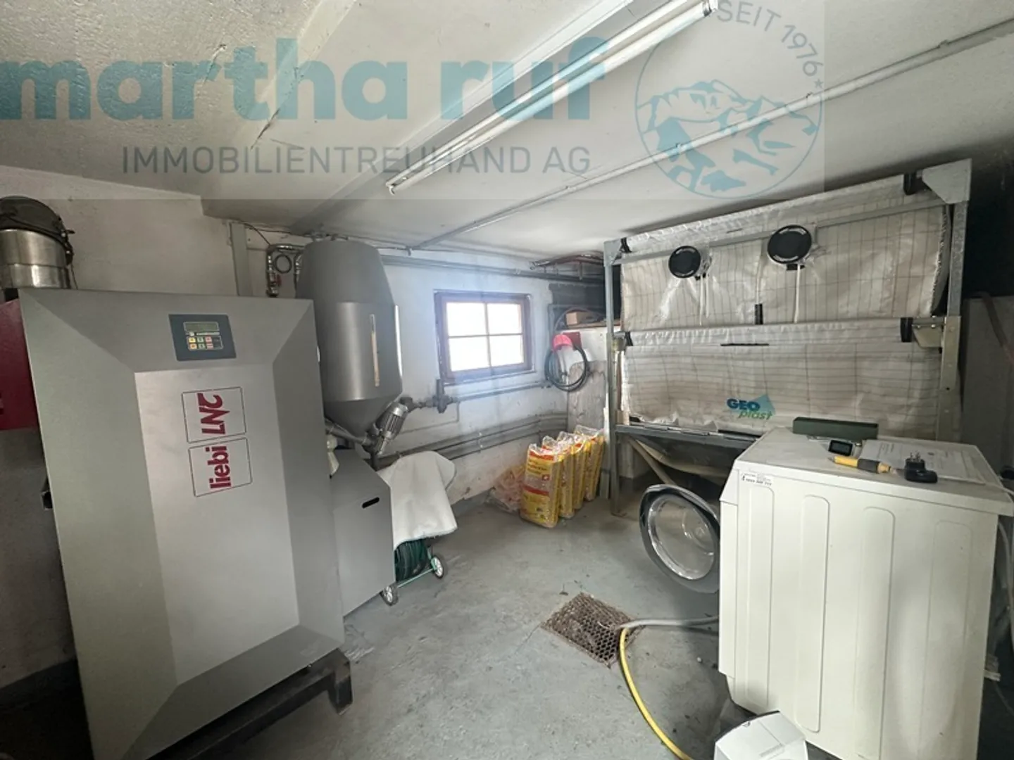 Casa unifamiliare rurale con garage, giardino e fienile - Foto 17 di 25