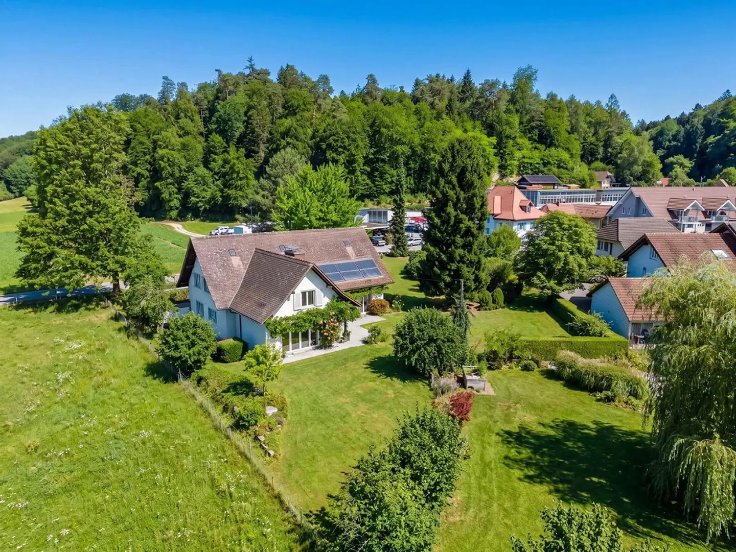 Casa unifamiliare indipendente con appartamento separato e riserva di terreno - Foto 1 di 13