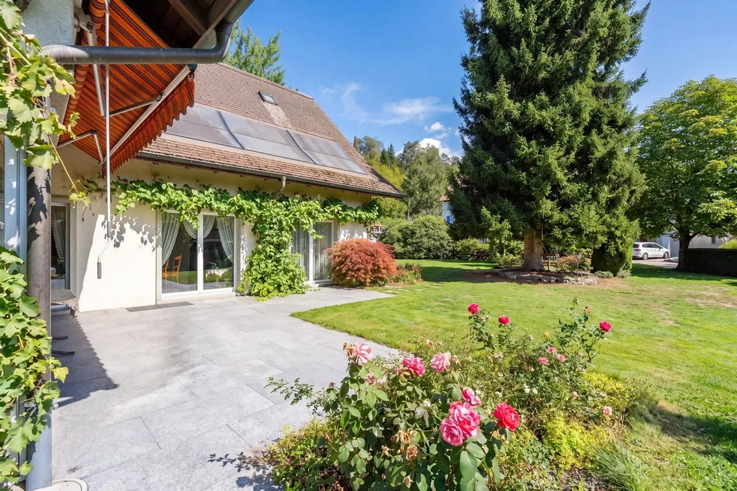 Casa unifamiliare indipendente con appartamento separato e riserva di terreno - Foto 2 di 13