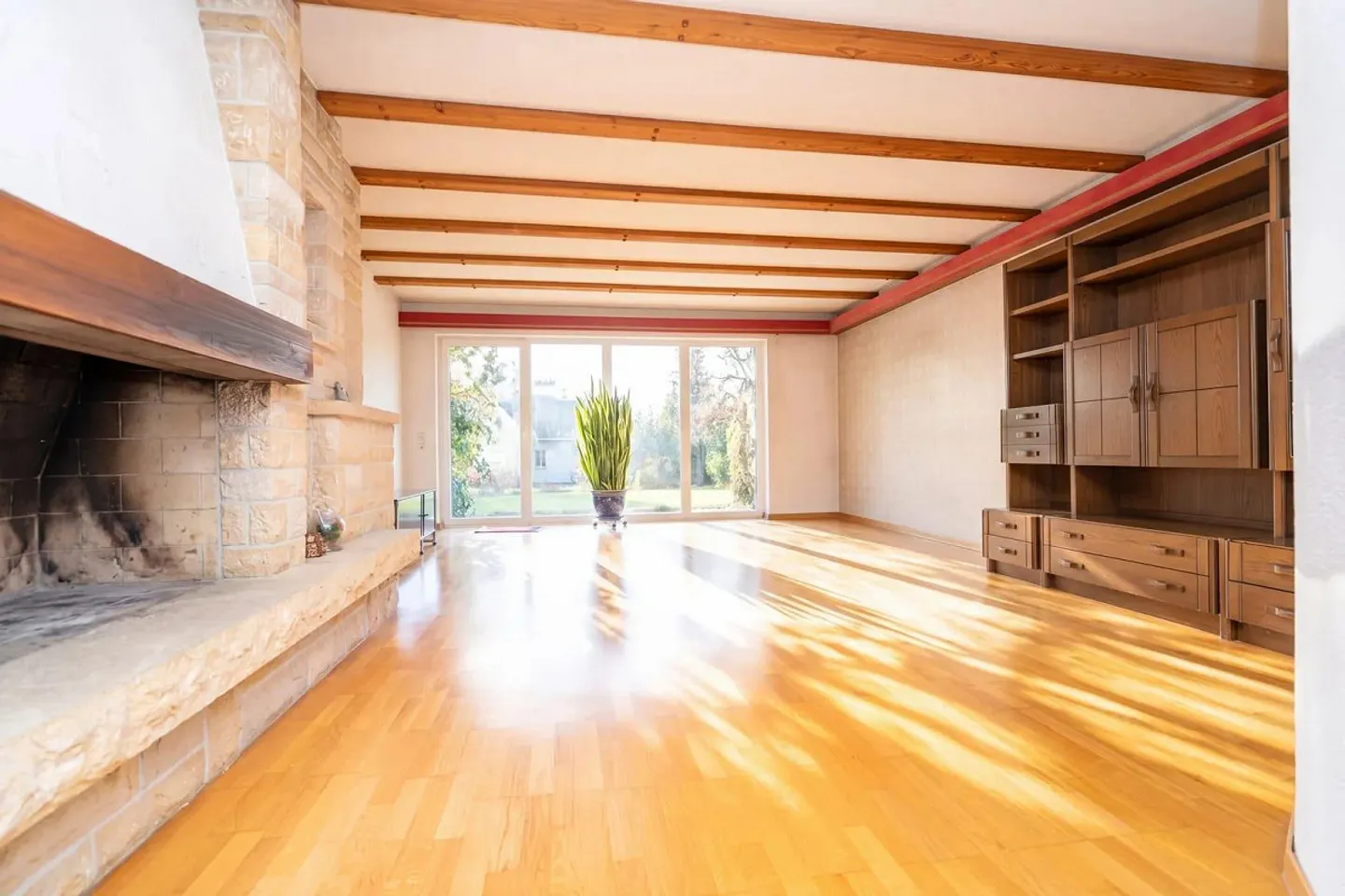 Casa unifamiliare indipendente con appartamento separato e riserva di terreno - Foto 4 di 13