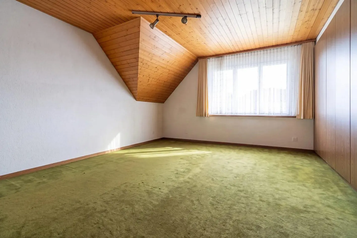 Casa unifamiliare indipendente con appartamento separato e riserva di terreno - Foto 7 di 13