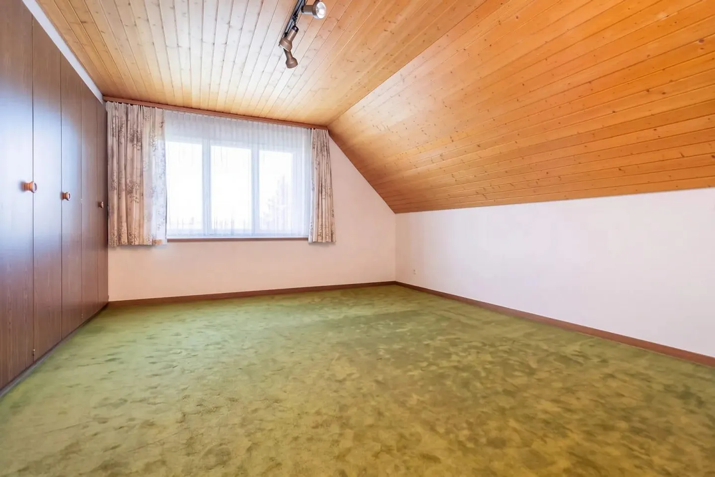 Casa unifamiliare indipendente con appartamento separato e riserva di terreno - Foto 11 di 13