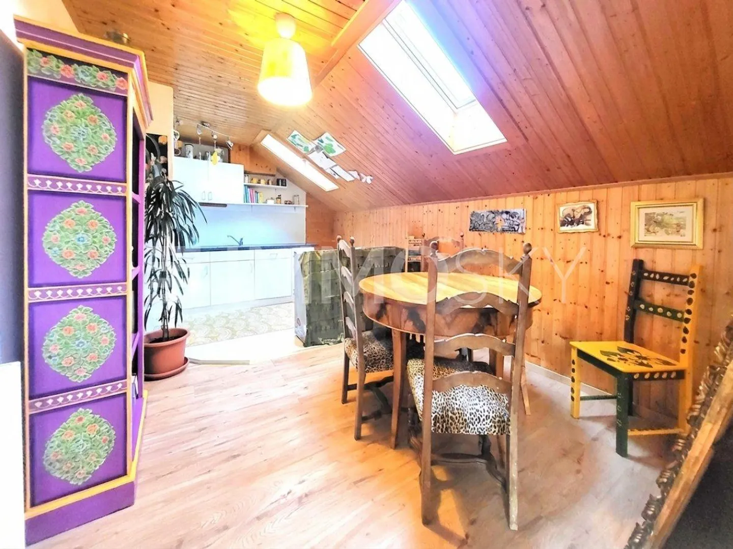 Top Floor 3.5 Rooms - Photo 2 of 5