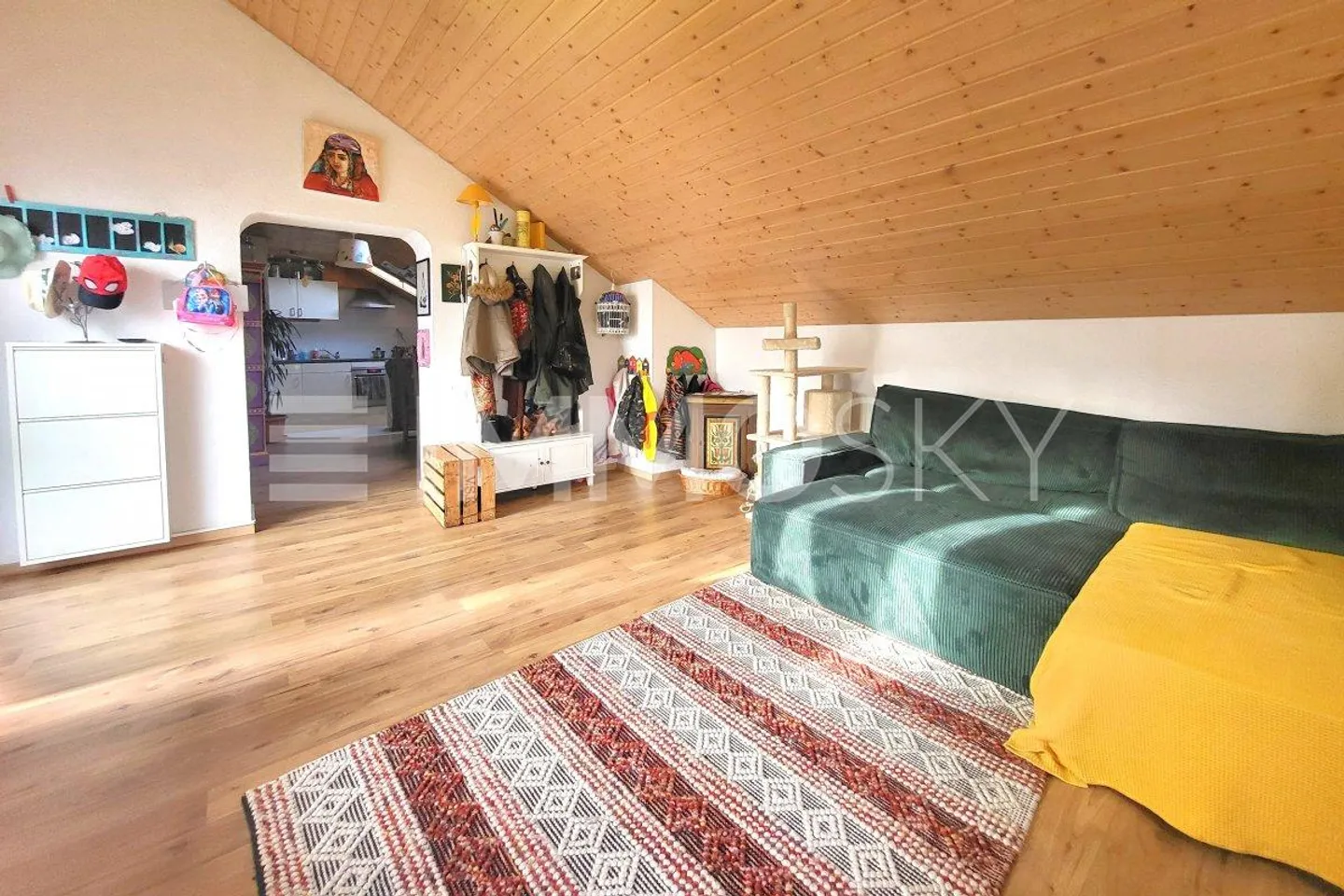 Top Floor 3.5 Rooms - Photo 3 of 5