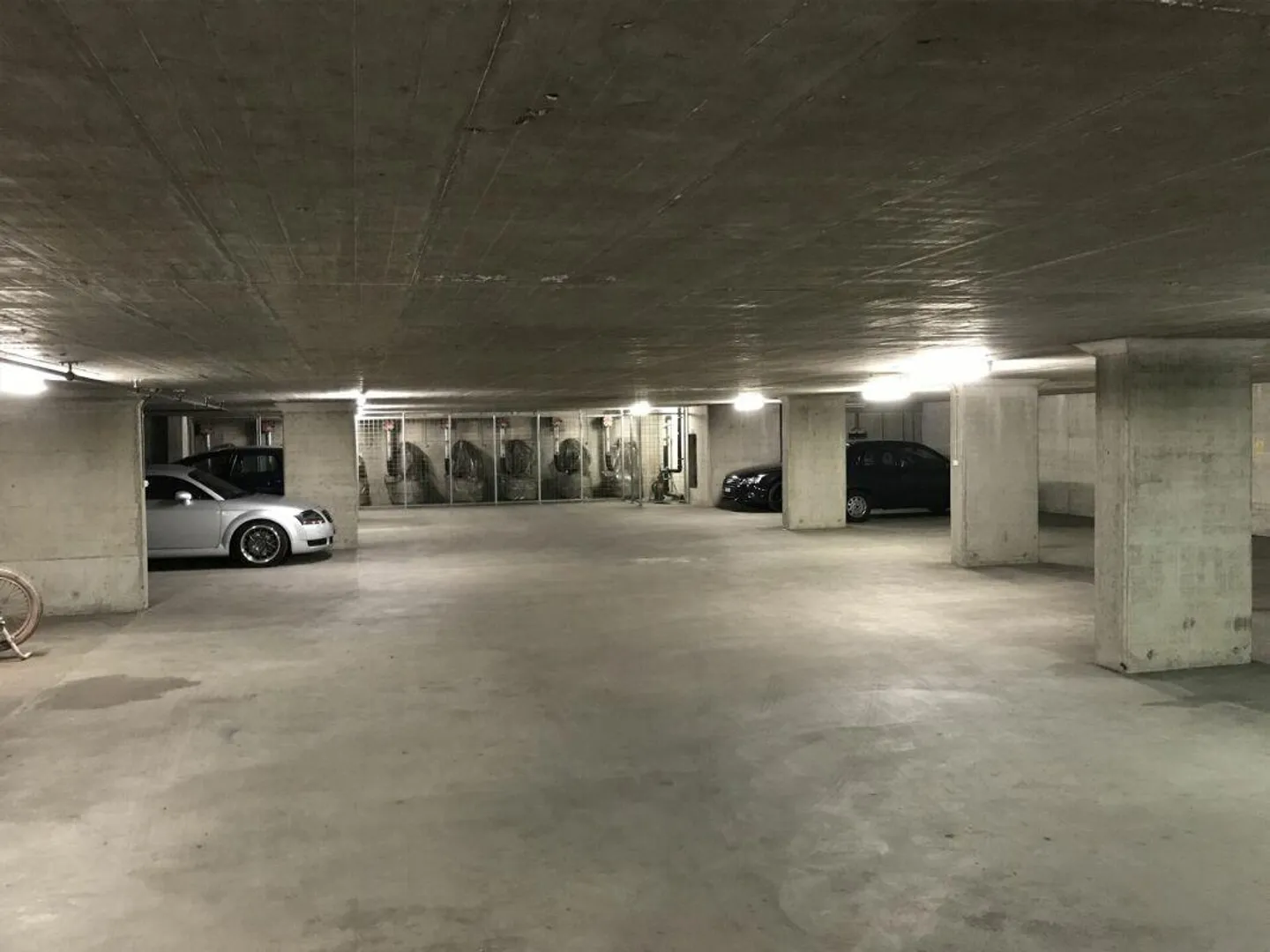 Places de stationnement en sous-sol - Photo 2 sur 2