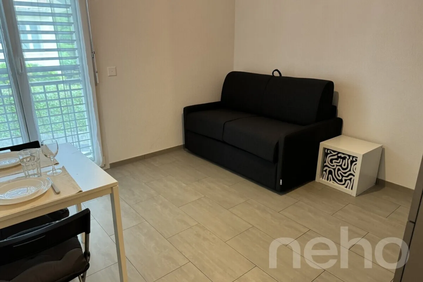 Studio in perfektem Zustand, nahe den Annehmlichkeiten und ideal für Investoren - Foto 1 von 13