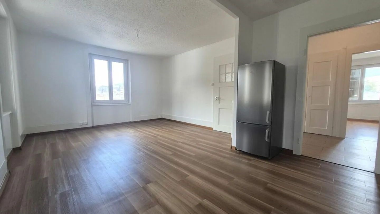 Appartamento di 3 stanze con balcone a Locle - Foto 3 di 8