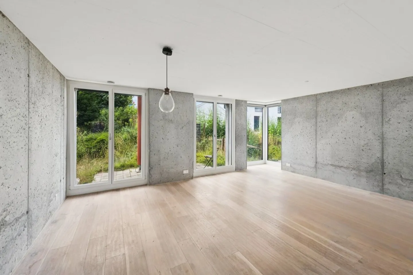 Stunning 7.5-Room Villa - Photo 7 of 11