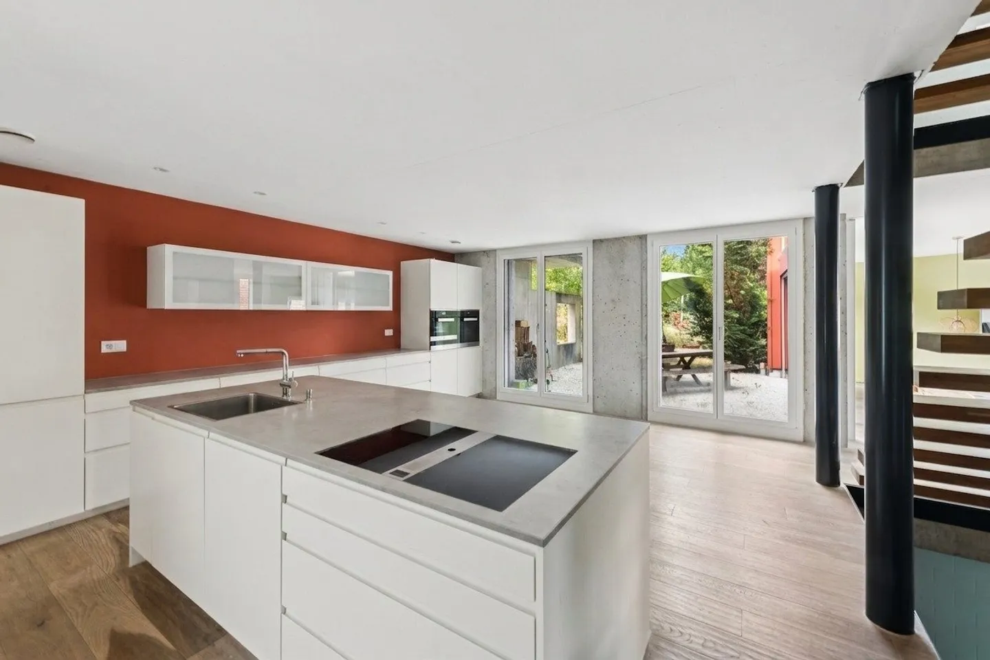 Stunning 7.5-Room Villa - Photo 4 of 11