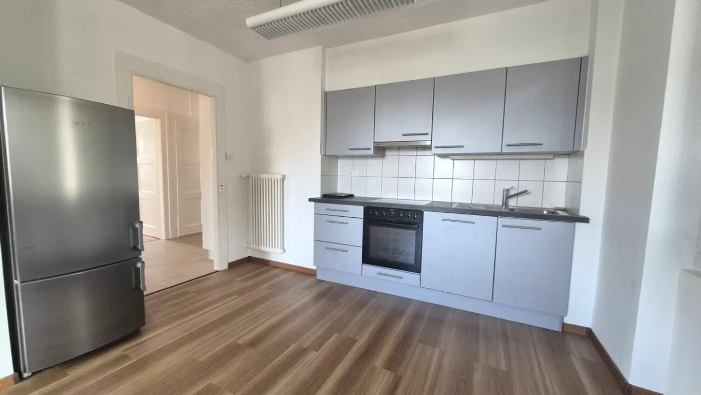 Appartamento di 3 stanze con balcone a Locle - Foto 2 di 8