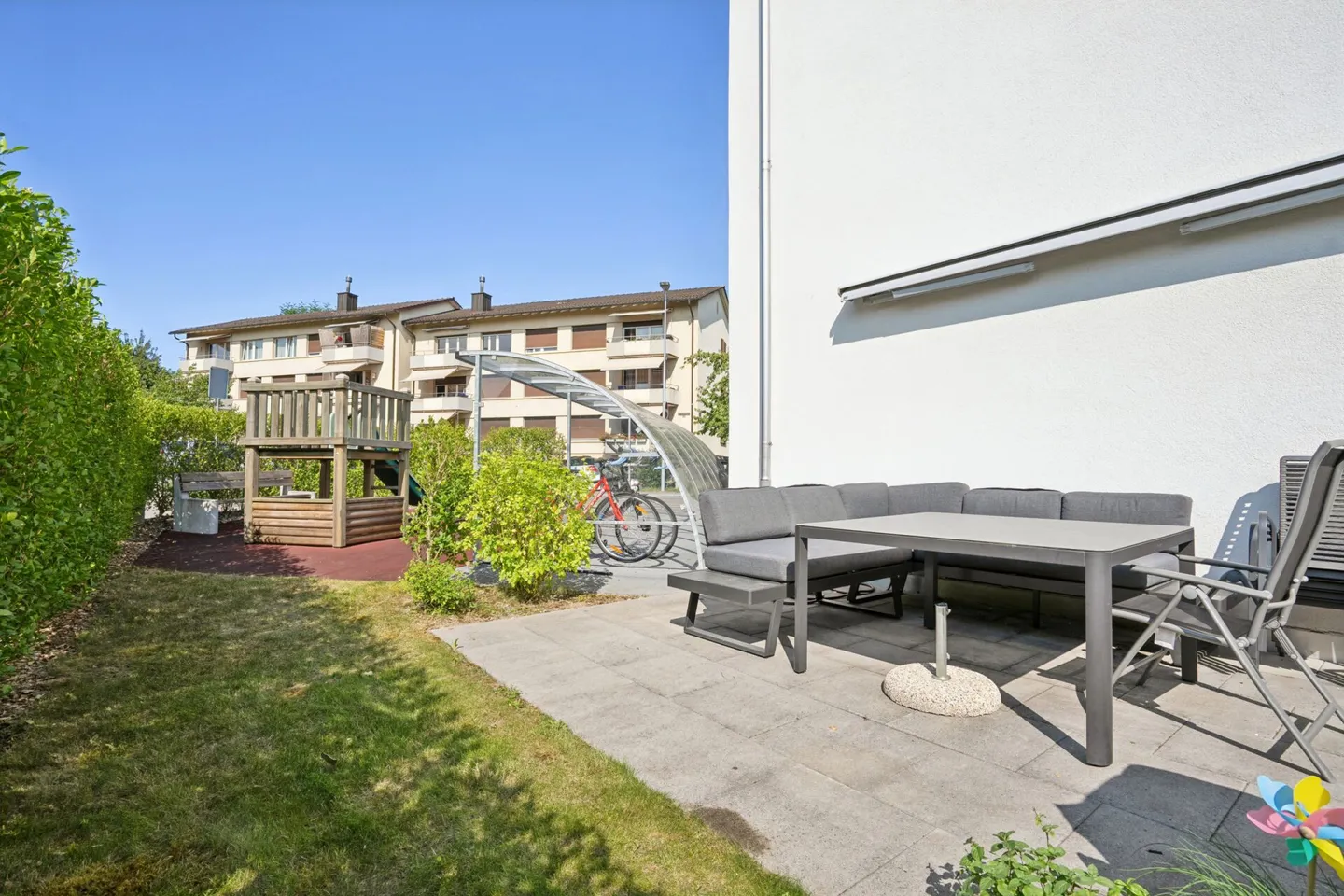 Appartamento 3.5 stanze come nuovo con giardino privato in posizione centrale - Foto 11 di 13