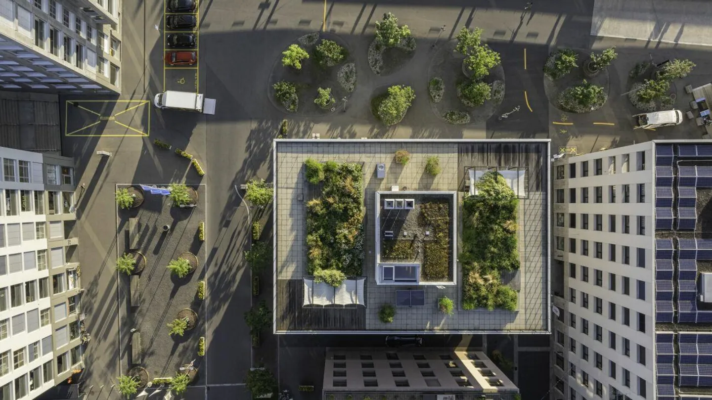 Spazio commerciale al piano terra presso la stazione ferroviaria di Mattenhof e il parcheggio - Foto 12 di 13