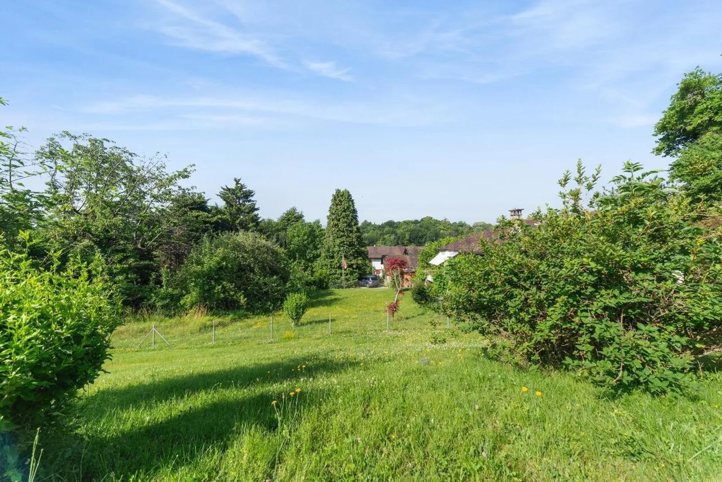 EXCLUSIVITE !! Villa jumelée à 10 min du lac à pied - Photo 3 sur 5