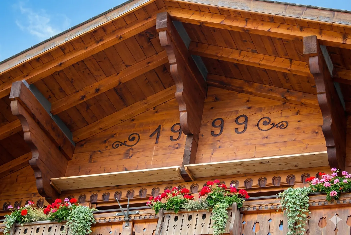 Chalet with Dual Living Spaces - Photo 4 of 35