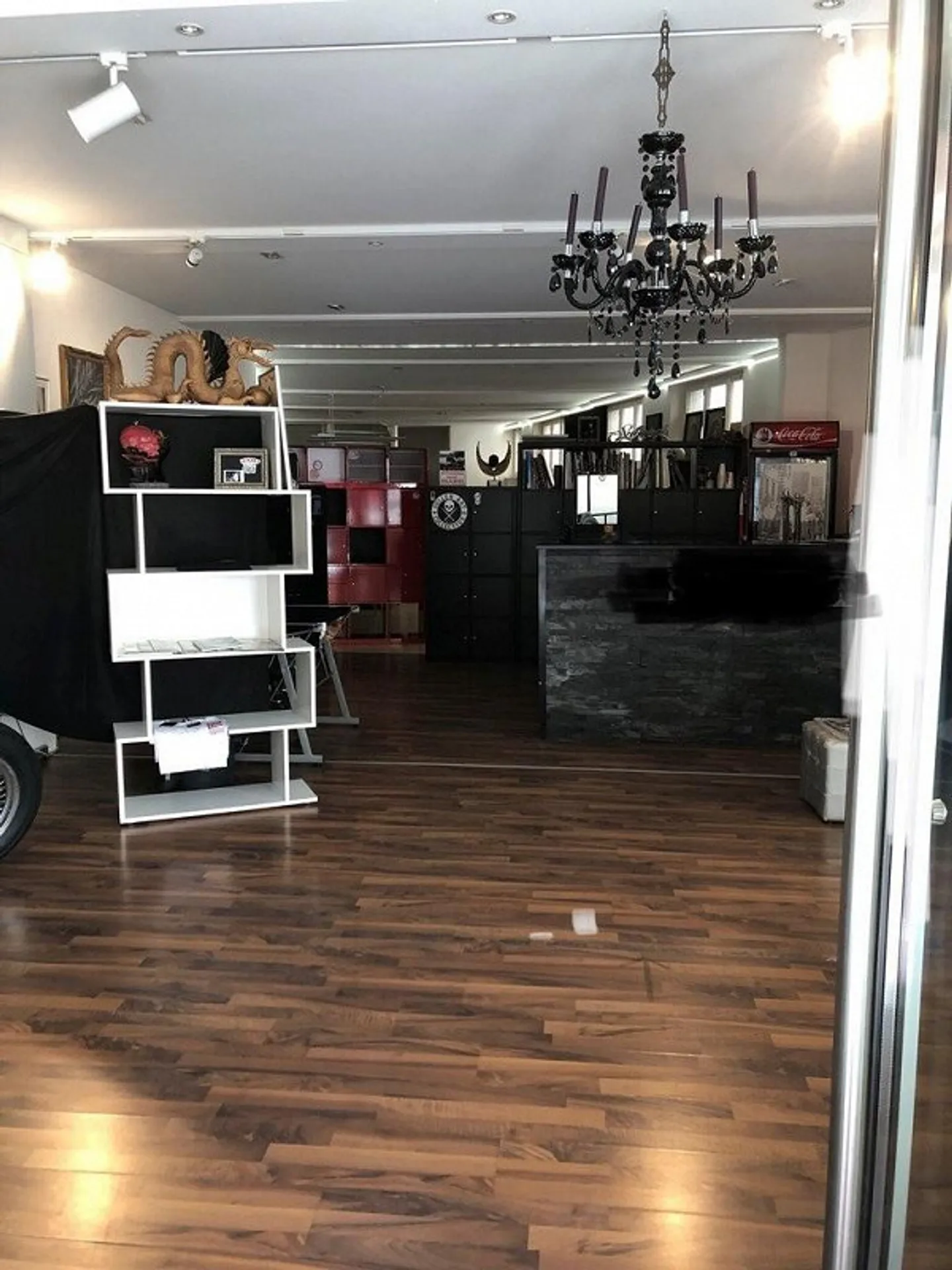 Spacious retail space in a central location - Photo 3 of 5