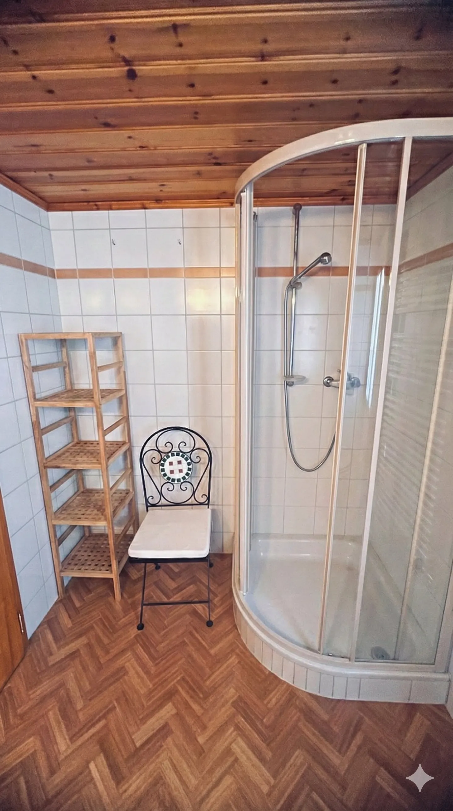 Chalet with Dual Living Spaces - Photo 32 of 35
