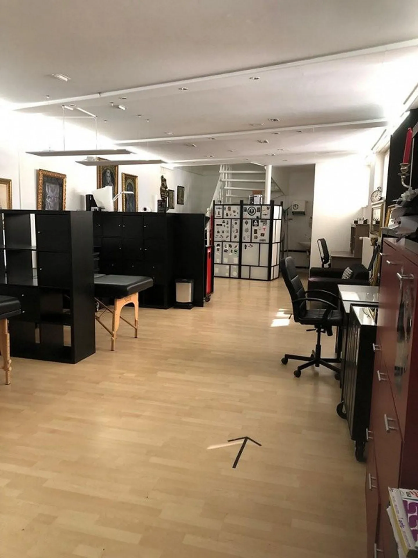 Spacious retail space in a central location - Photo 4 of 5