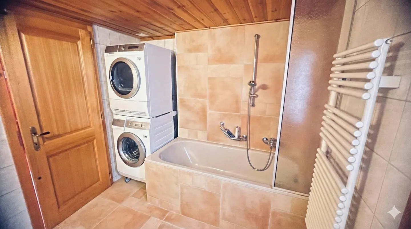 Chalet with Dual Living Spaces - Photo 29 of 35