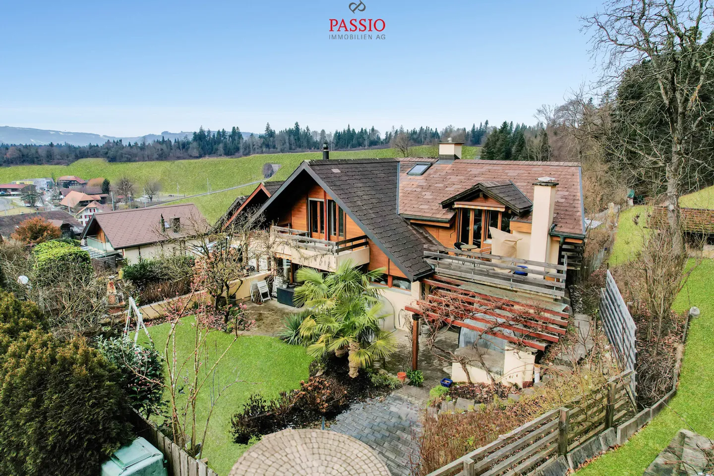 Grande casa a schiera di 10 stanze con giardino paradisiaco in posizione privilegiata - Foto 1 di 34