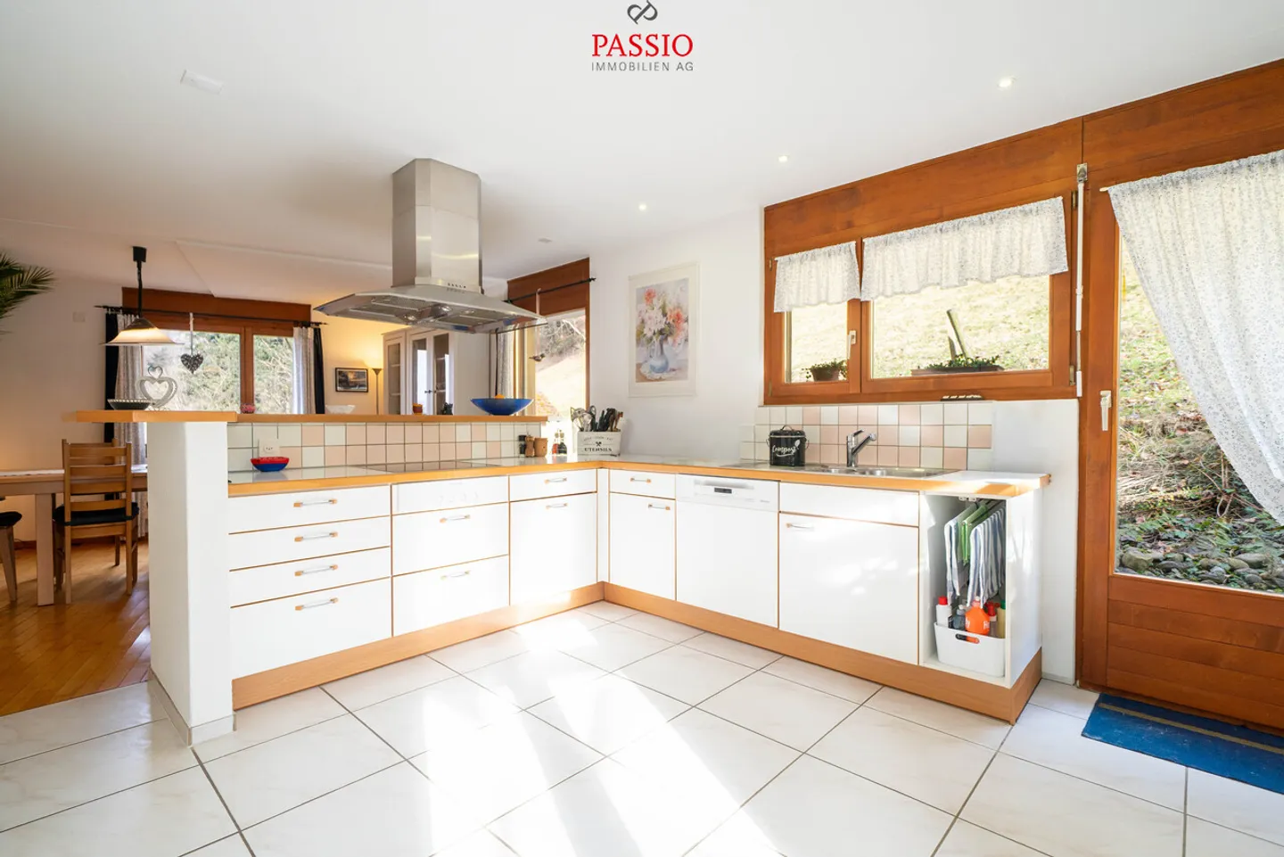 Grande casa a schiera di 10 stanze con giardino paradisiaco in posizione privilegiata - Foto 13 di 34