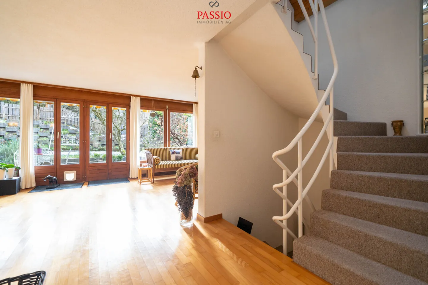 Grande casa a schiera di 10 stanze con giardino paradisiaco in posizione privilegiata - Foto 9 di 34