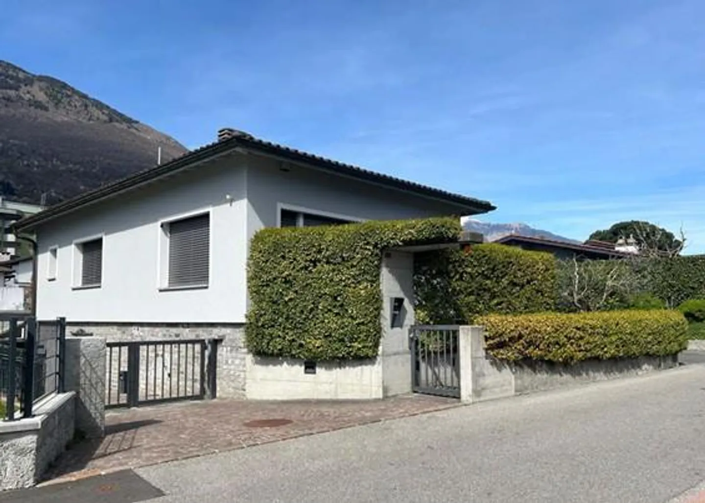 VILLA DANS UNE POSITION PRIVILÉGIÉE - AVEC UN GRAND POTENTIEL - Photo 25 sur 30
