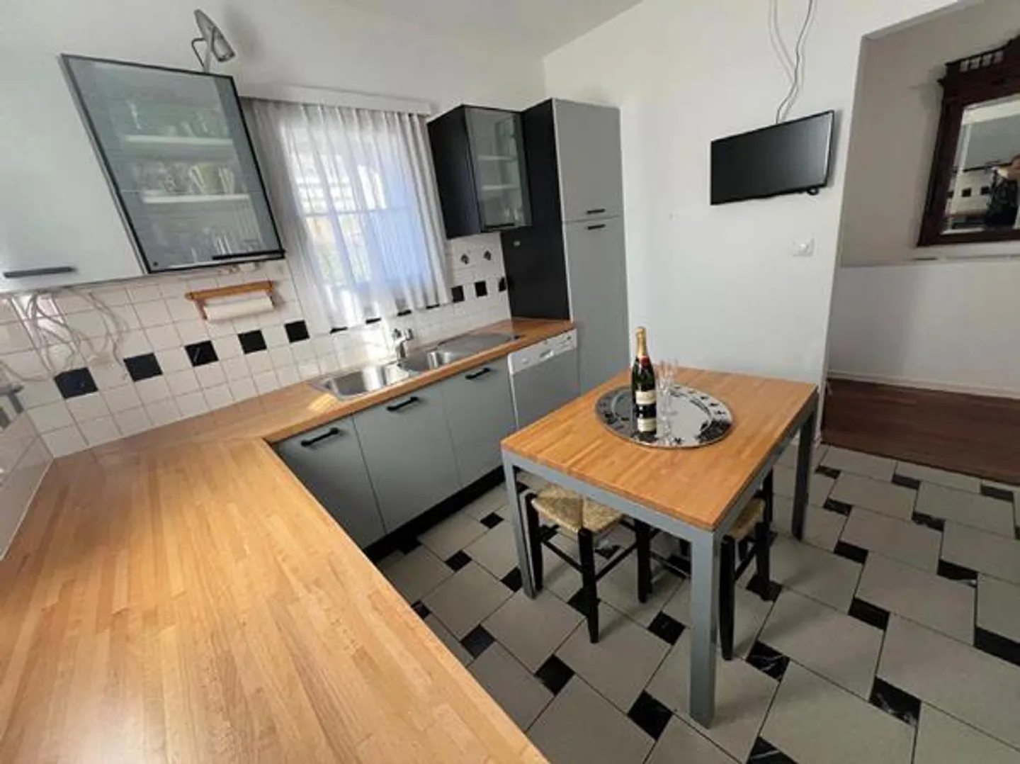 VILLA DANS UNE POSITION PRIVILÉGIÉE - AVEC UN GRAND POTENTIEL - Photo 26 sur 30
