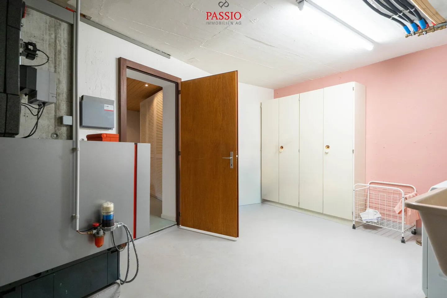 Grande casa a schiera di 10 stanze con giardino paradisiaco in posizione privilegiata - Foto 28 di 34