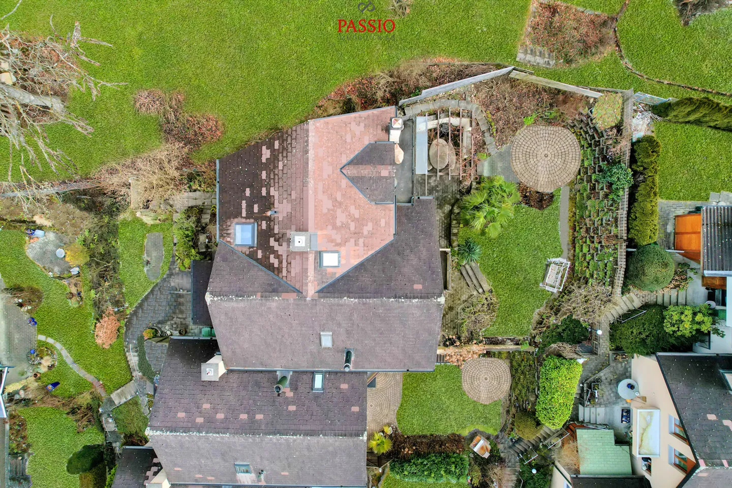 Grande casa a schiera di 10 stanze con giardino paradisiaco in posizione privilegiata - Foto 33 di 34