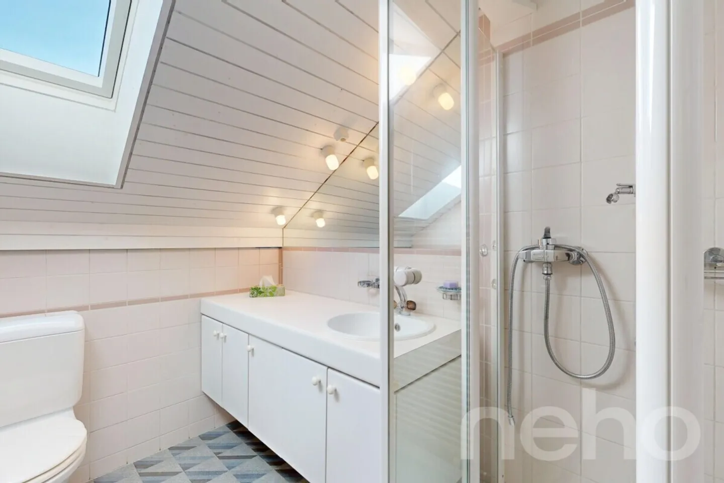 Charmantes Reihenhaus mit 4.5 Zimmern und Erweiterungsmöglichkeit - Foto 9 von 12