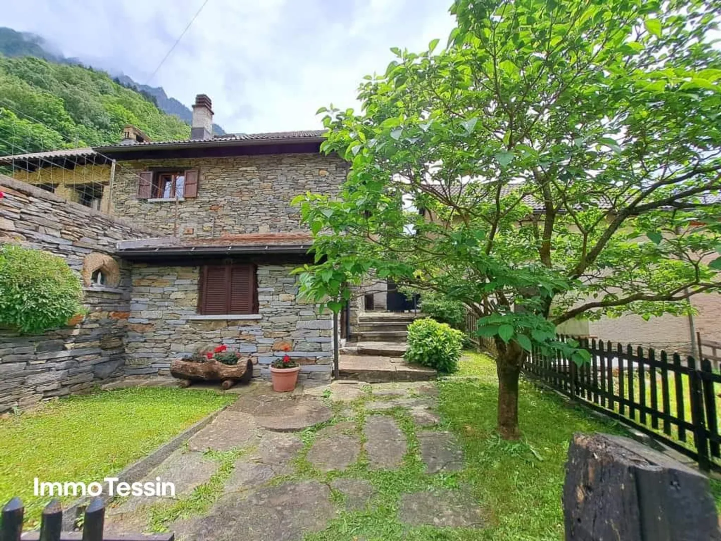 Rustico luxueusement rénové avec vue panoramique et confort moderne... - Photo 1 sur 13