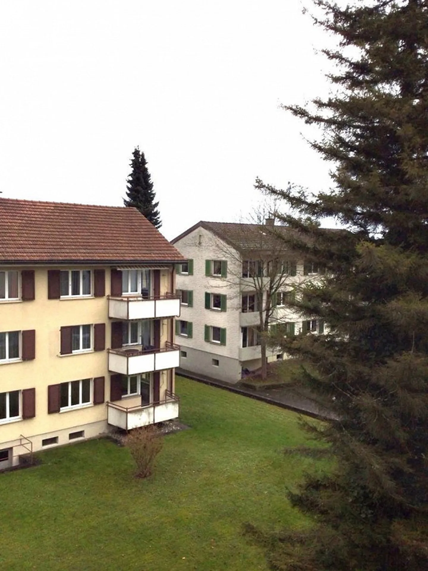 Central located, quiet 4-room apartment with balcony - Photo 3 of 16