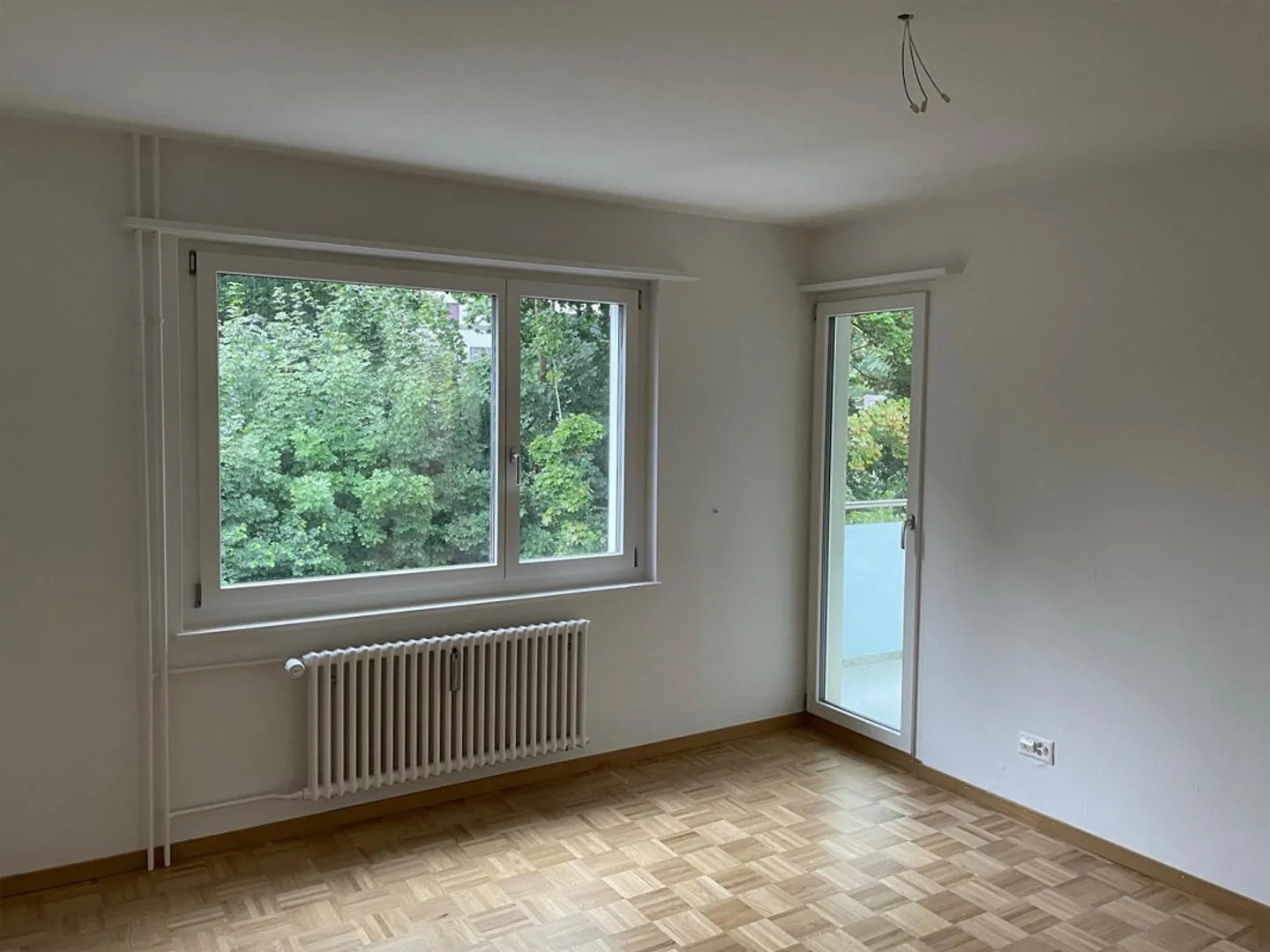 Central located, quiet 4-room apartment with balcony - Photo 4 of 16