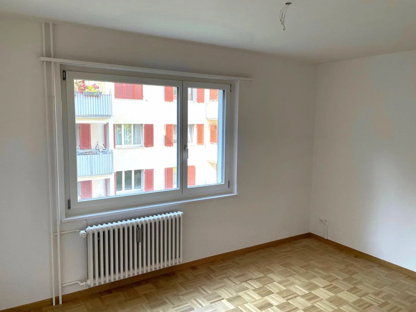 Central located, quiet 4-room apartment with balcony - Photo 10 of 16