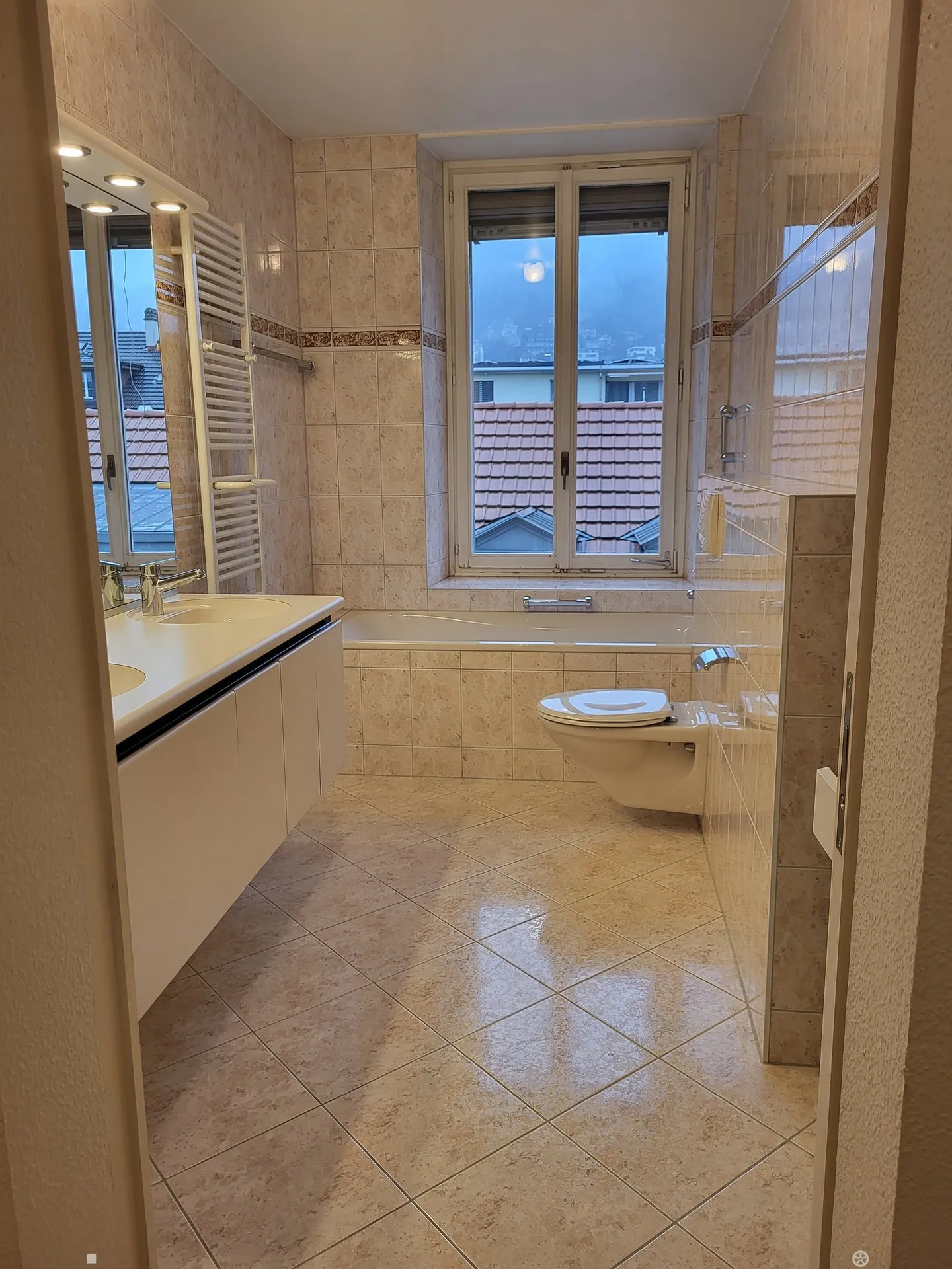 Stylish 4.5-Room Apartment with Balcony - Photo 3 of 11