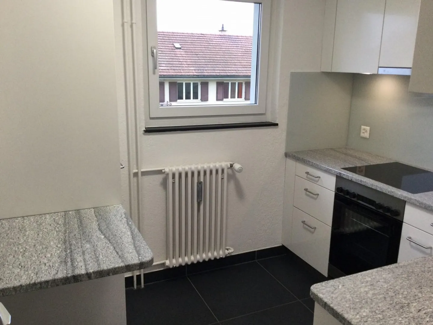 Central located, quiet 4-room apartment with balcony - Photo 13 of 16