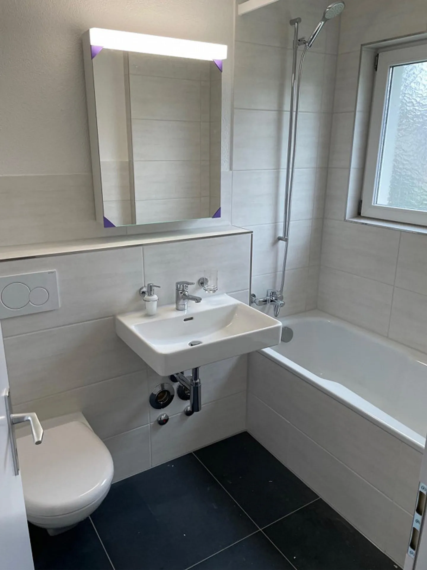 Central located, quiet 4-room apartment with balcony - Photo 15 of 16