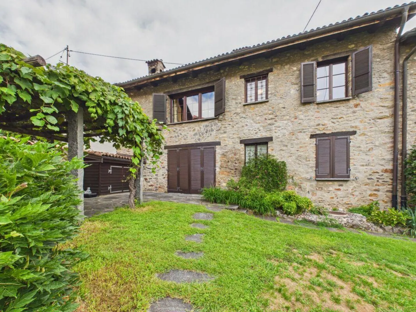 Charakteristische 4.5 Zimmer im Herzen des Kerns von Origlio mit Parkplatz und Garten - Foto 14 von 15