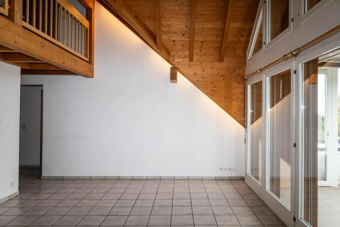 Spacious, light-flooded penthouse apartment in a top location ... - Photo 7 of 16