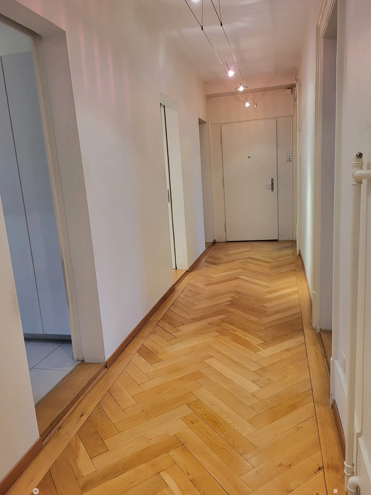 Stylish 4.5-Room Apartment with Balcony - Photo 5 of 11